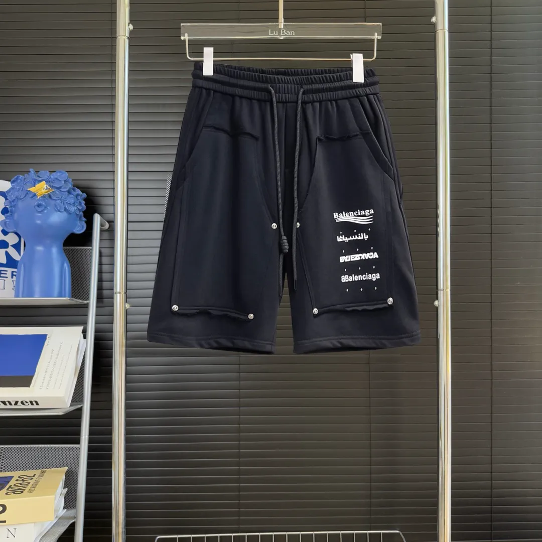 Balenciaga's three-standard complete 2026 summer New Arrival men's casual shorts, advanced custom-made Breathable fabric, Breathable fabric, extremely stretchy and comfortable, impeccable details, top-grade accessories, original logo design concept, delicate and soft feel! The upper body fit is awesome! Size: M-XXXL Please state your height and weight when ordering